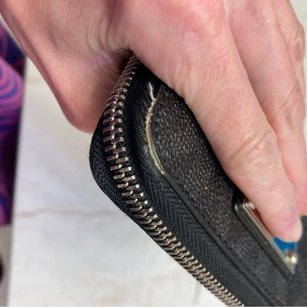Michael Kors signature mk zipper clutch wristlet wallet
